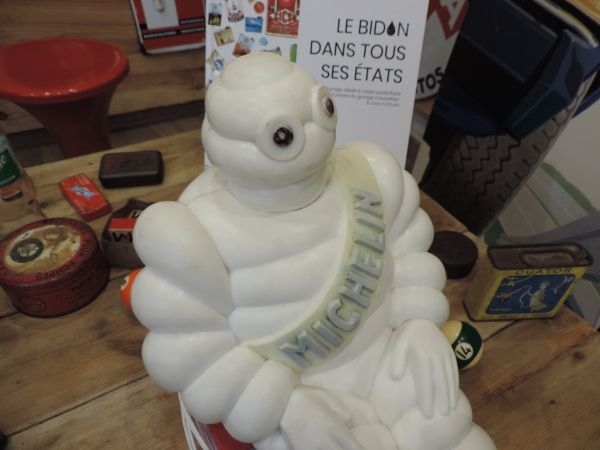 Lampe Michelin sur Guides rouges