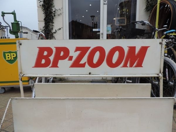 Présentoir à bidons d'huile BP-ZOOM