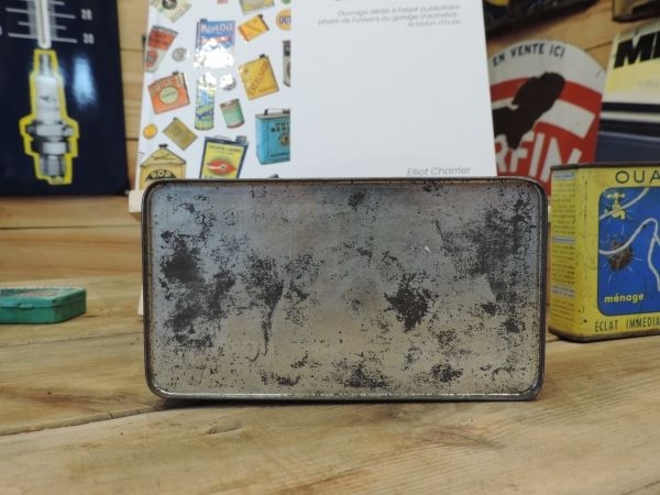 Boîte K.L.G