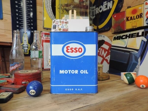 Bidon d'huile Esso