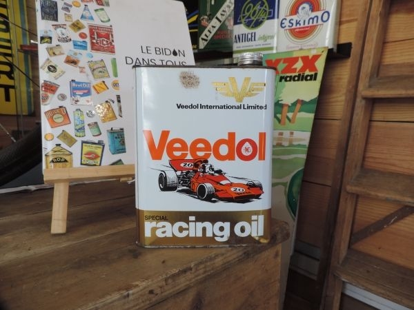 Bidon d'huile Veedol