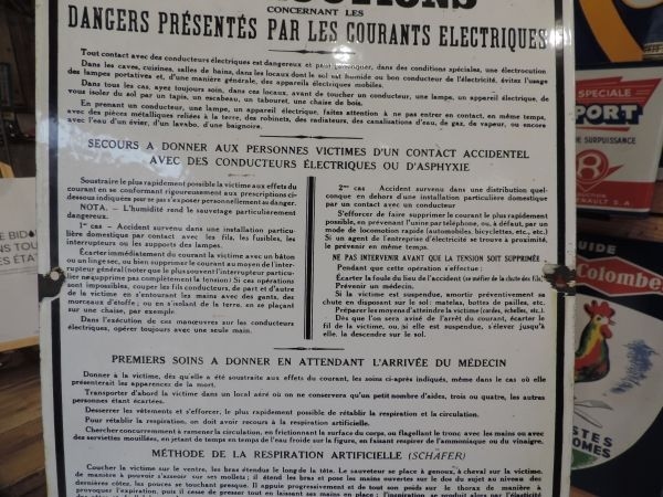 Plaque émaillée pour les courants électriques