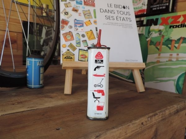 Burette d'huile 3-en-un