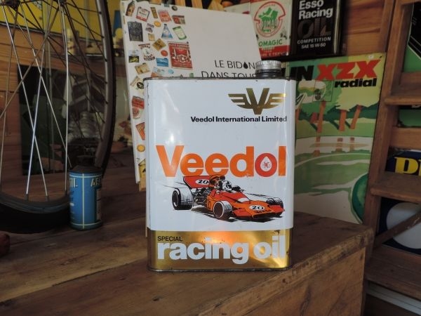 Bidon d'huile Veedol