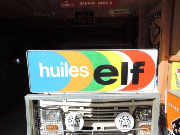 Présentoir à bidons d'huile ELF