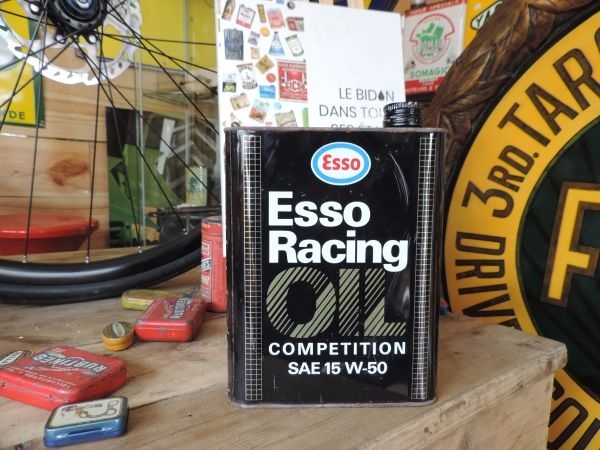 Bidon d'huile ESSO