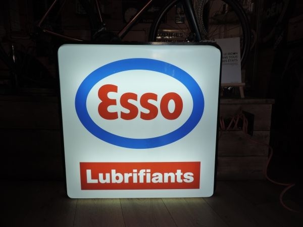 Enseigne lumineuse Esso