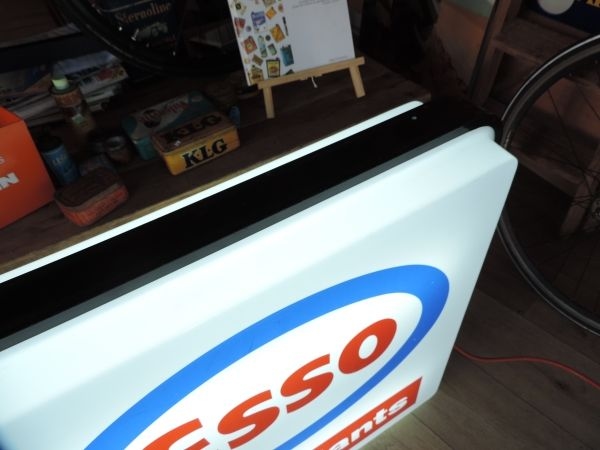 Enseigne lumineuse Esso