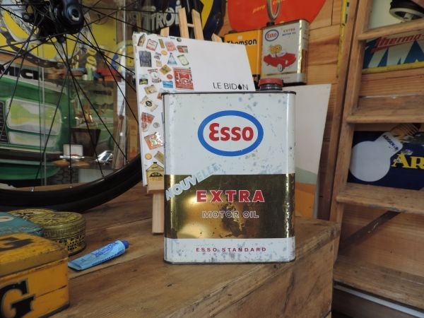 Bidon d'huile Esso