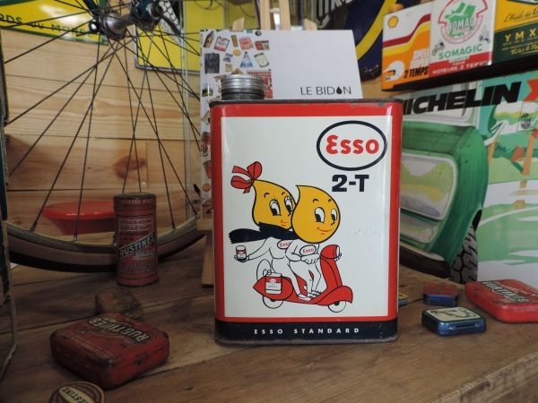 Bidon d'huile Esso