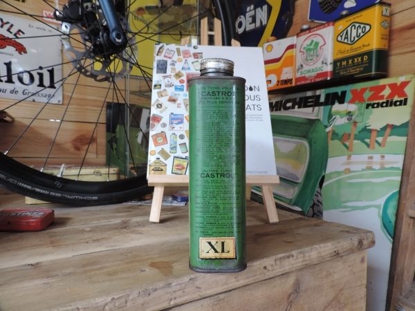 Bidon d'huile Castrol