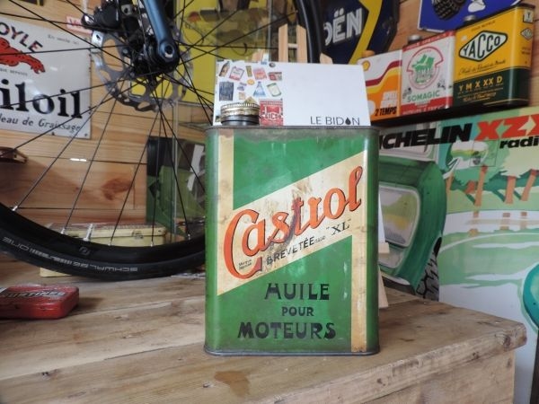 Bidon d'huile Castrol