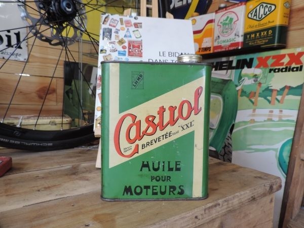Bidon d'huile Castrol
