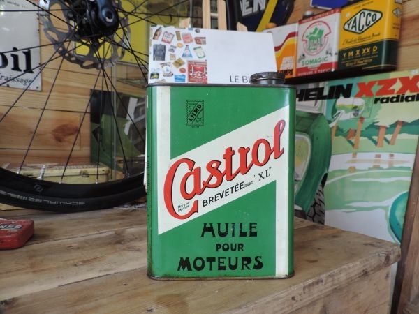 Bidon d'huile Castrol