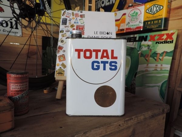 Bidon d'huile Total