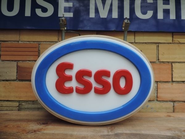 Enseigne lumineuse ESSO