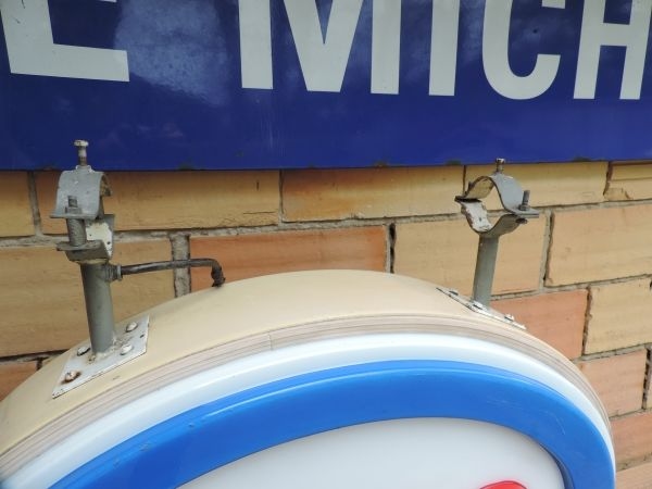 Enseigne lumineuse ESSO