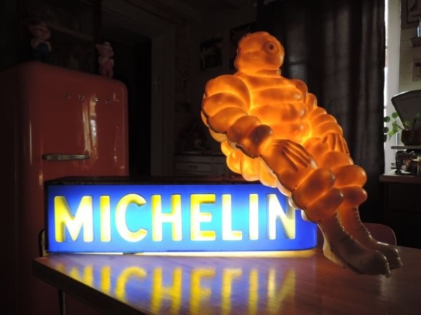 Enseigne lumineuse Michelin
