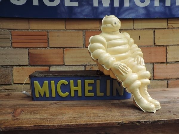 Enseigne lumineuse Michelin