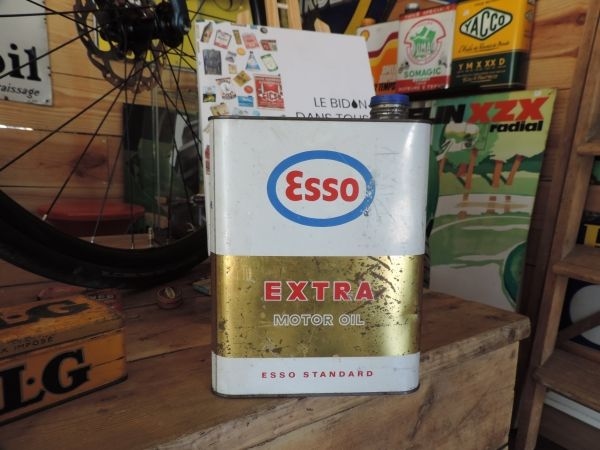 Bidon d'huile Esso