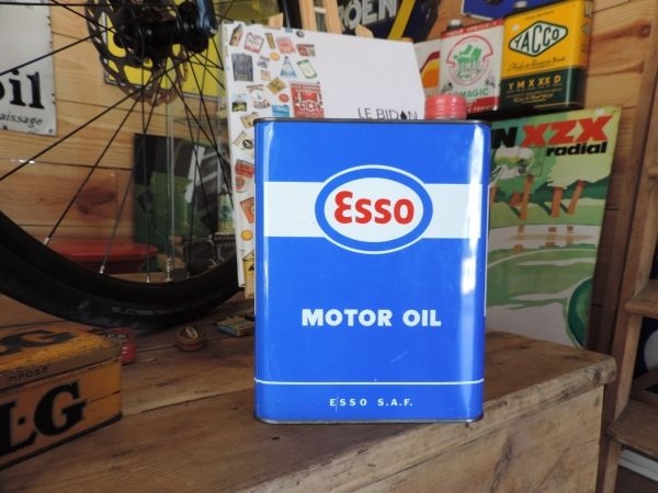 Bidon d'huile Esso