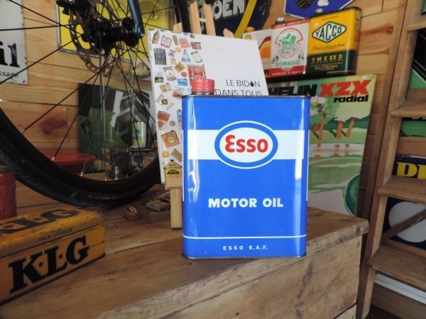 Bidon d'huile Esso