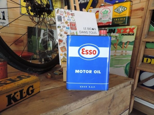 Bidon d'huile Esso