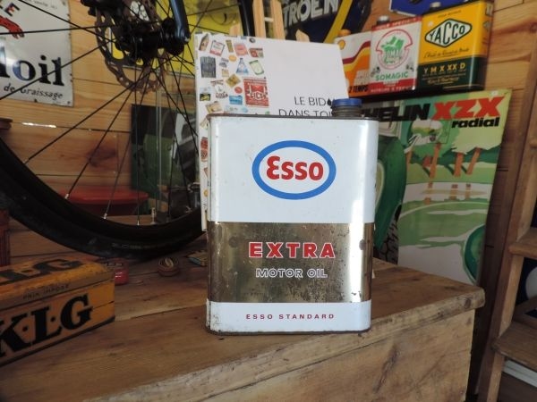 Bidon d'huile Esso