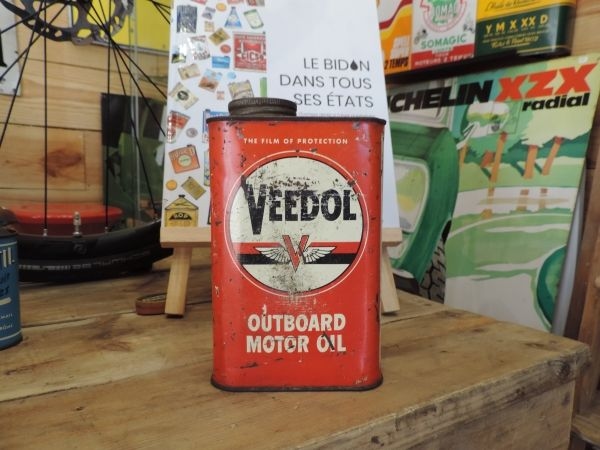 Bidon d'huile Veedol