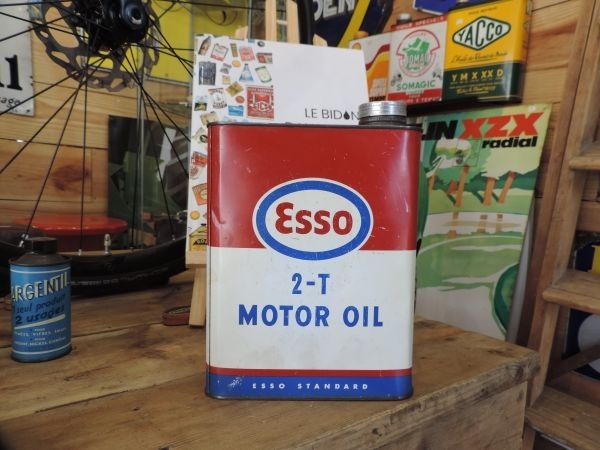 Bidon d'huile Esso