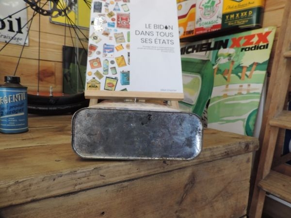 Bidon d'huile Esso
