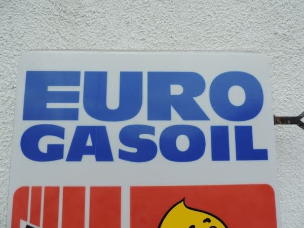 Enseigne lumineuse ESSO