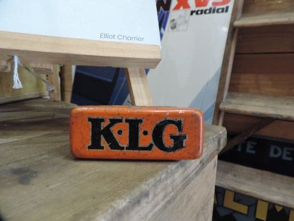 Boîte K.L.G